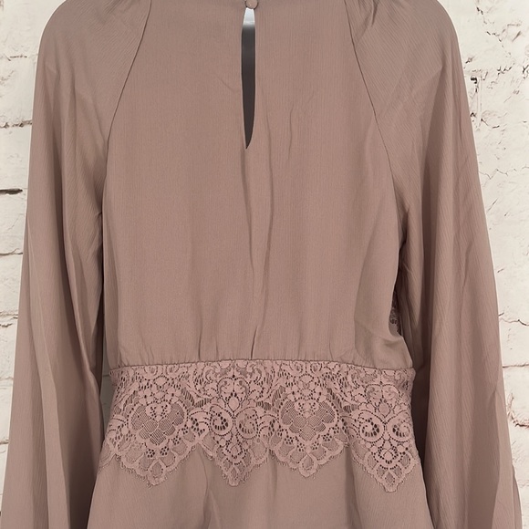 Lulu’s “Loving Arms” Faux Wrap Lace Too, Size M - Picture 8 of 10